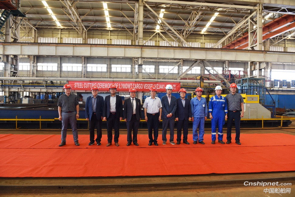 镇江船厂2艘3700DWT杂货船顺利开工