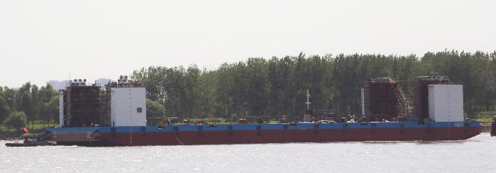 江苏正屿船舶重工16000T举力半潜船下水