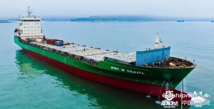 马尾造船1162TEU支线型集装箱船交付