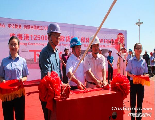 芜湖造船厂12500吨散货船“高栏101”下水