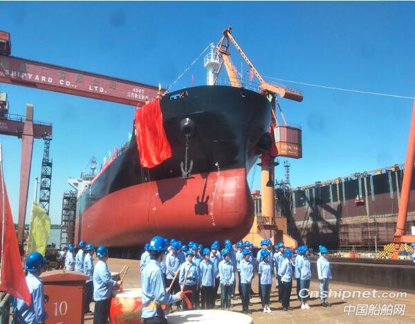 芜湖造船厂12500吨散货船“高栏101”下水
