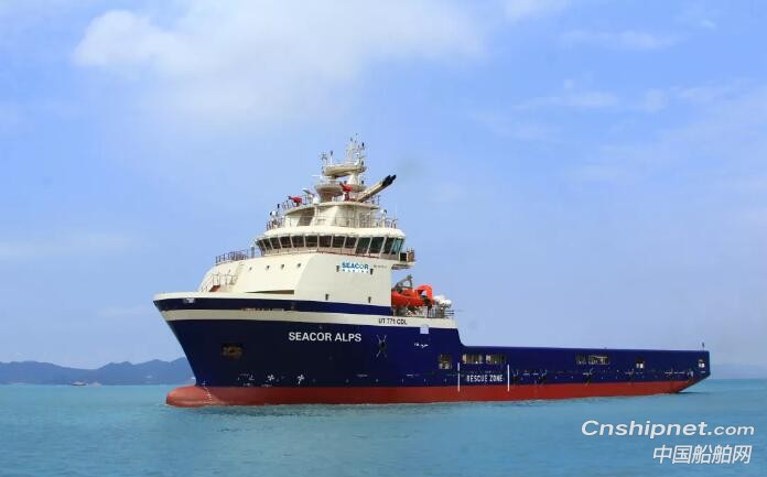 舟山中远海运重工第一艘平台供应船签字交付