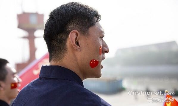 我国自主设计和建造的第二代航天测控船“远望3号”出航