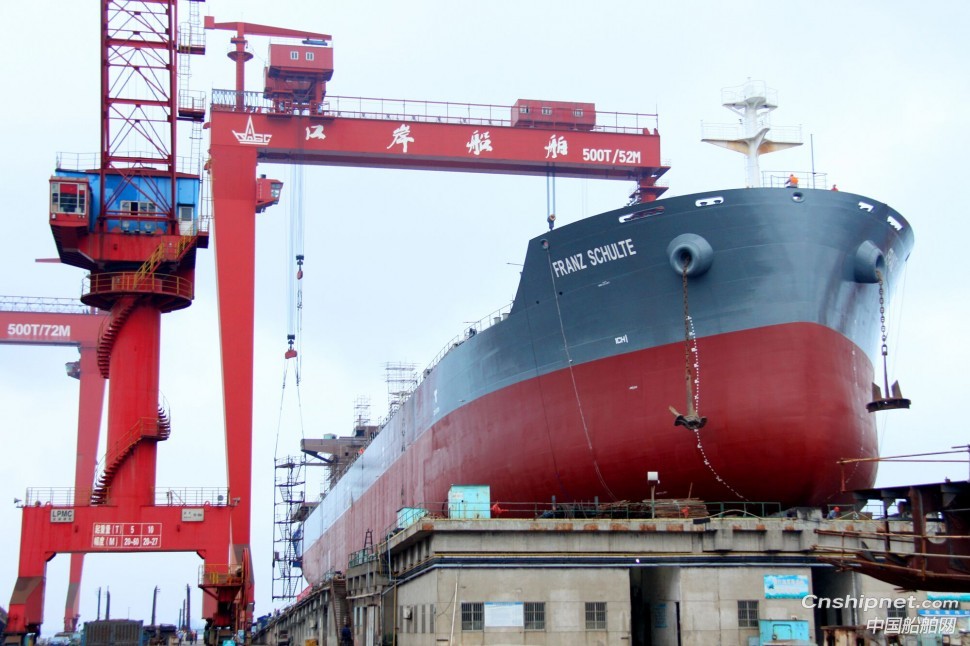 献礼祖国70华诞，口岸船舶一艘3.8万吨散货船顺利下水