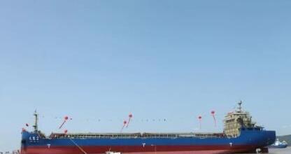 浙江东红船业“天恩2”散货船下水