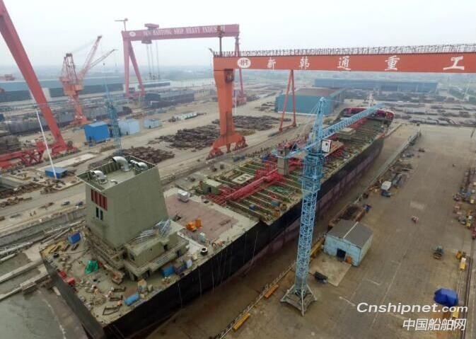 韩通船舶重工第三艘38000吨油化船成功下水