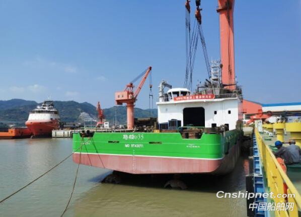 马尾造船万米载人潜水器支持保障母船上建总段吊装完成