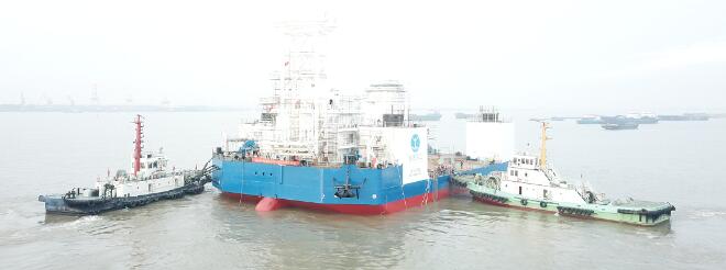 江苏大洋海洋装备600T自升式多功能平台顺利命名接水