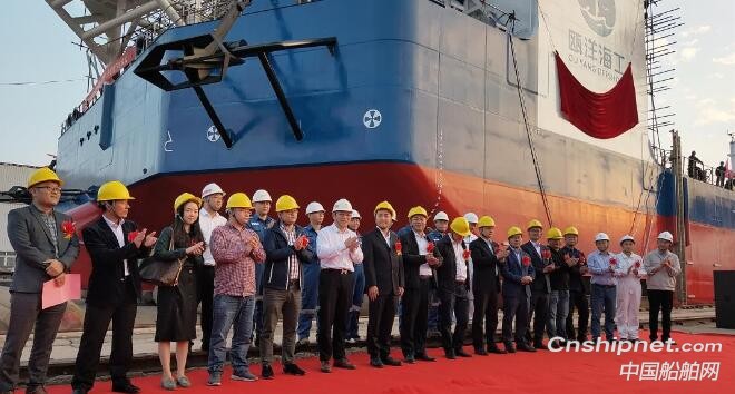 江苏大洋海洋装备600T自升式多功能平台顺利命名接水