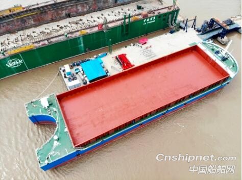 上海中远海运重工成功交付2艘12000DWT顶推组合体驳船