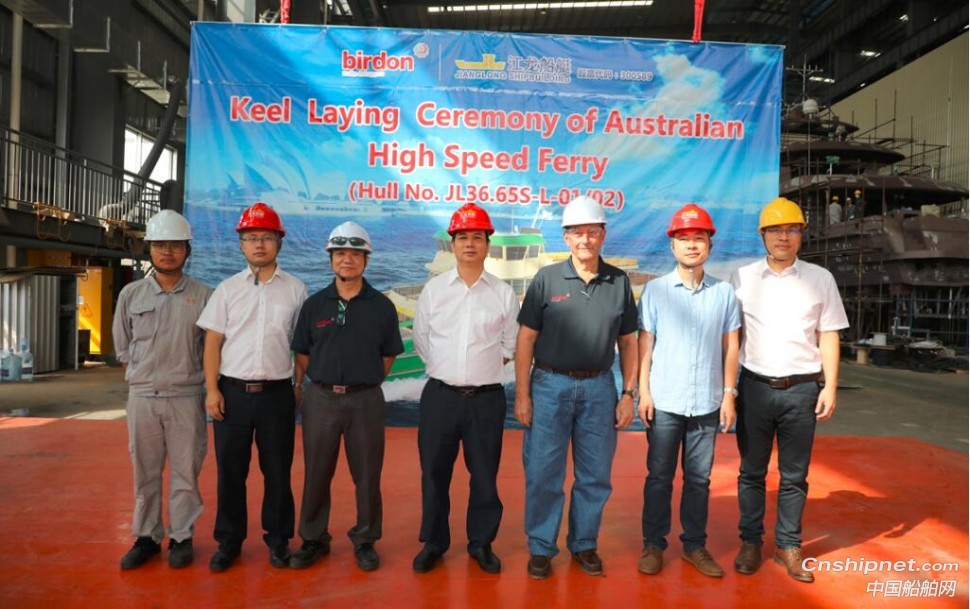 江龙船艇400客位批量铝合金双体客船铺龙骨