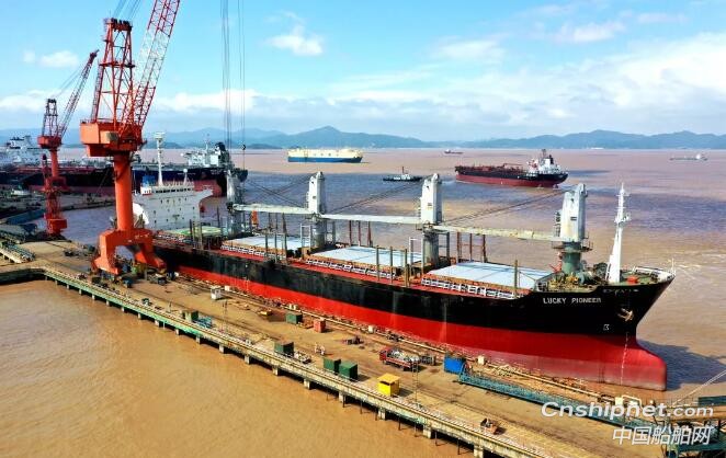 舟山中远海运重工散货船“幸运先锋”轮修理完工