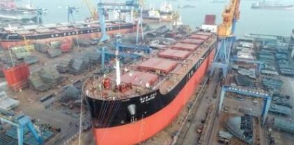 中船澄西26号8.2万吨散货船顺利下水
