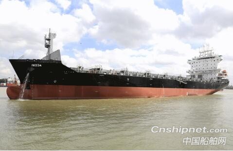 广东中远海运重工第四艘1750TEU集装箱船成功签字交付