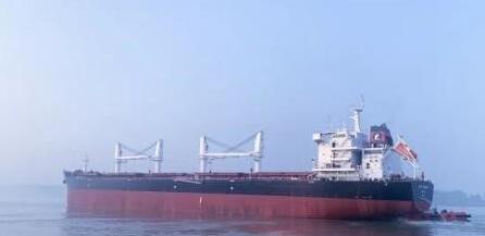 扬州中远海运重工一散货船一矿砂船分别试航