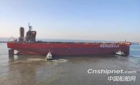 渤船重工21万吨散货船21号船顺利下水