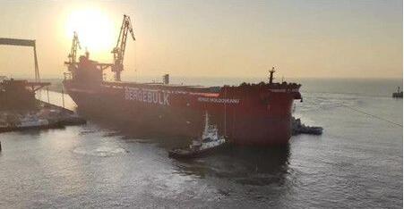 渤船重工21万吨散货船21号船顺利下水