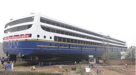 川东船舶重工“美维凯悦”号豪华游轮顺利下水