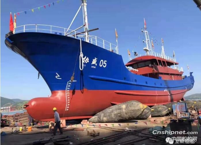 立新船舶2艘远洋拖网渔船顺利下水
