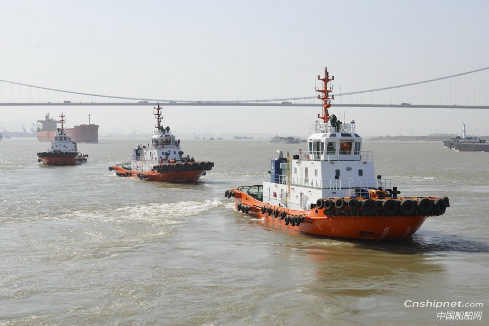 镇江船厂3艘全回转拖船同时出厂