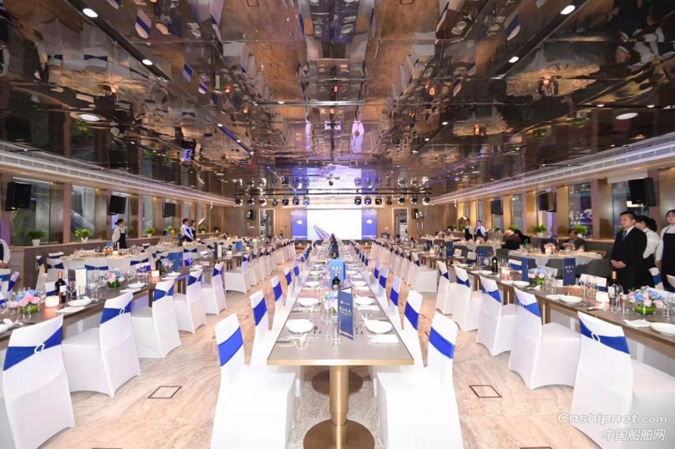 江龙船艇300客位“悦星6”号观光游览船闪耀黄浦江