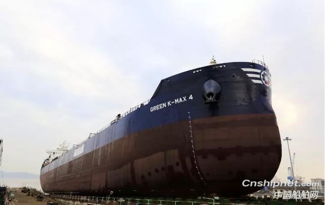 舟山中远海运重工第四艘8.16万吨散货船顺利下水