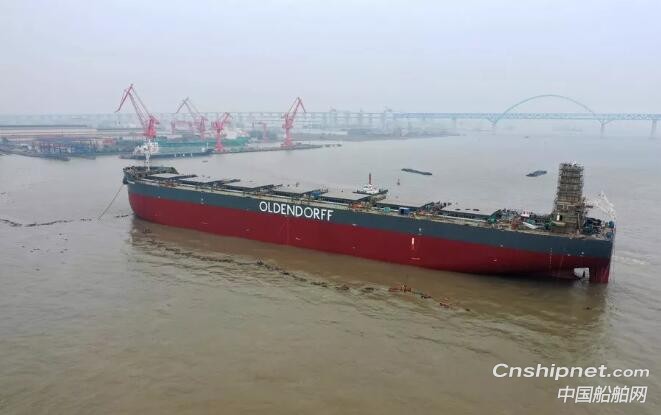 韩通船舶重工82K散货轮成功下水