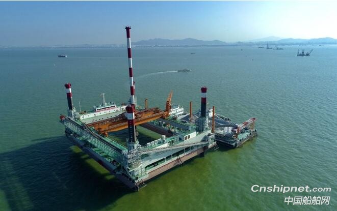 上海振华重工自升式碎石铺设整平船“一航津平2”顺利交付