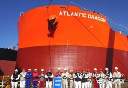 外高桥造船2艘21万吨散货船同日顺利出坞