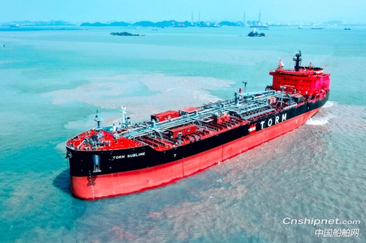 广船国际5万吨成品油/化学品船5号船签字交付