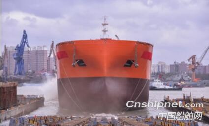 沪东中华新38000吨化学品船首制船完成下水