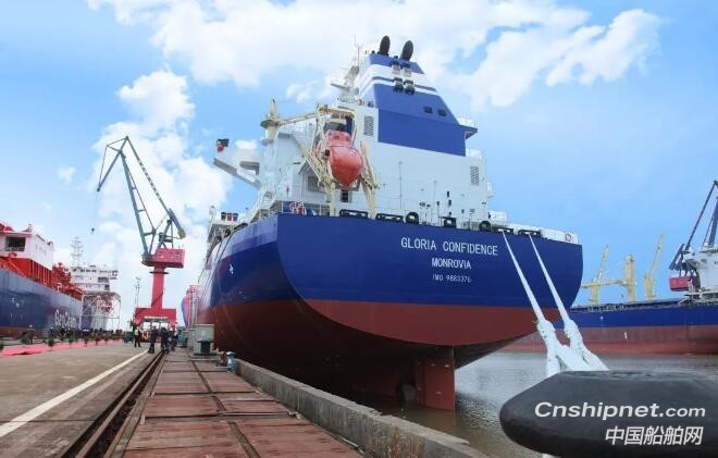 成立一周年的新大洋造船CORWN 63散货船命名