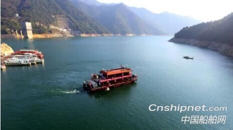 世界内河第一艘纯LNG燃料动力客船正式启航