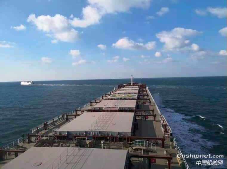 京鲁船业82,000吨散货船完成试航