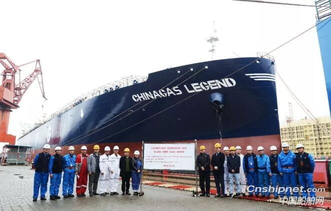 江南造船一艘LNG-FRU和一艘VLGC同日出坞