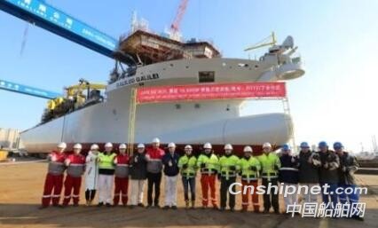 大连中远海运重工18000m³耙吸式挖泥船N713下水