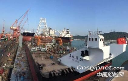 招商重工130米打桩船“三航桩20号”下水