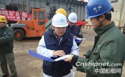 新港船舶重工325000吨矿砂船铺底