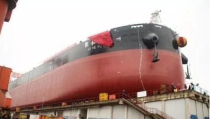 芜湖造船厂64000吨散货船“聚和普度”号顺利下水