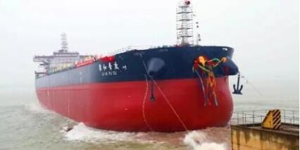 芜湖造船厂64000吨散货船“聚和普度”号顺利下水