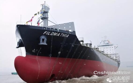 扬子江船业一艘1800TEU集装箱船船台阶段工程完工