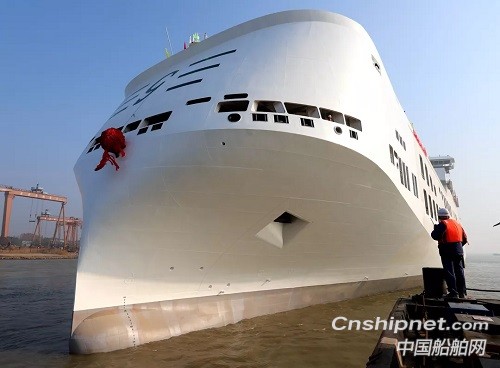 世界最大货物滚装船7800米车道1号船顺利出坞