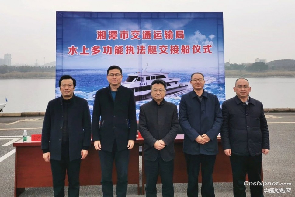 江龙船艇36米水上多功能执法艇顺利交付