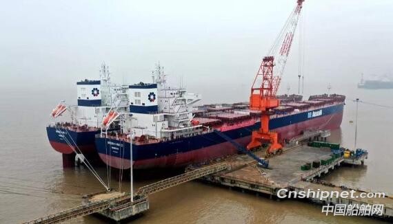 舟山中远海运重工第二艘8.16万吨散货船顺利签字交付