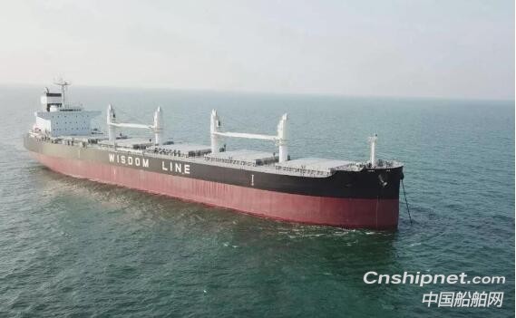 大连中远海运川崎2艘6.1万吨散货船分别交付