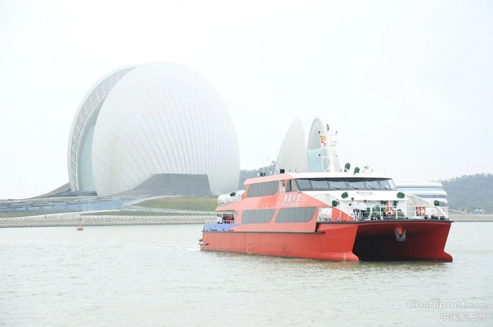 江龙船艇“惠嘉华星”号288客位双体高速客船交付
