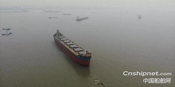 韩通船舶重工82K散货轮顺利下水