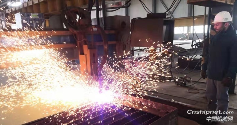 京鲁船业两艘82000DWT散货船开工