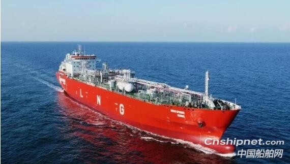 大连中远海运重工28000立方米LNG运输船顺利完成气试工程