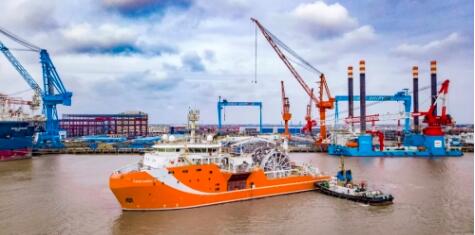 全球首制深海动力定位原油转驳船正式投运